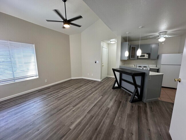 Building Photo - Centrally located 2 bedroom condo