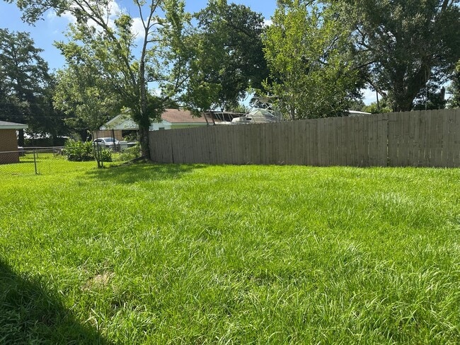 Building Photo - 1406 Memory Ln