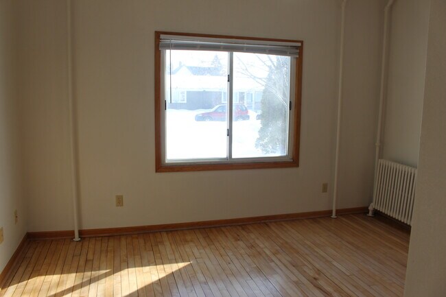 Building Photo - 715 22nd Ave E