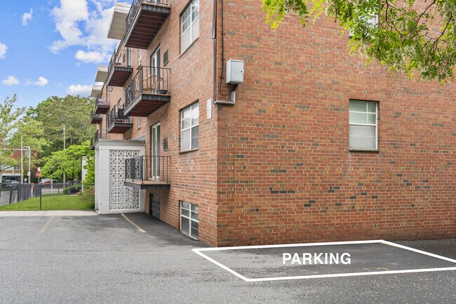 Foto del edificio - 4 Robinwood Ave