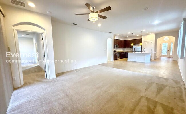 Foto del edificio - SPECIAL PROMOTION / Modern 4-Bedroom Home with Attached Garage / Pet-Friendly / Vouchers Accepted...