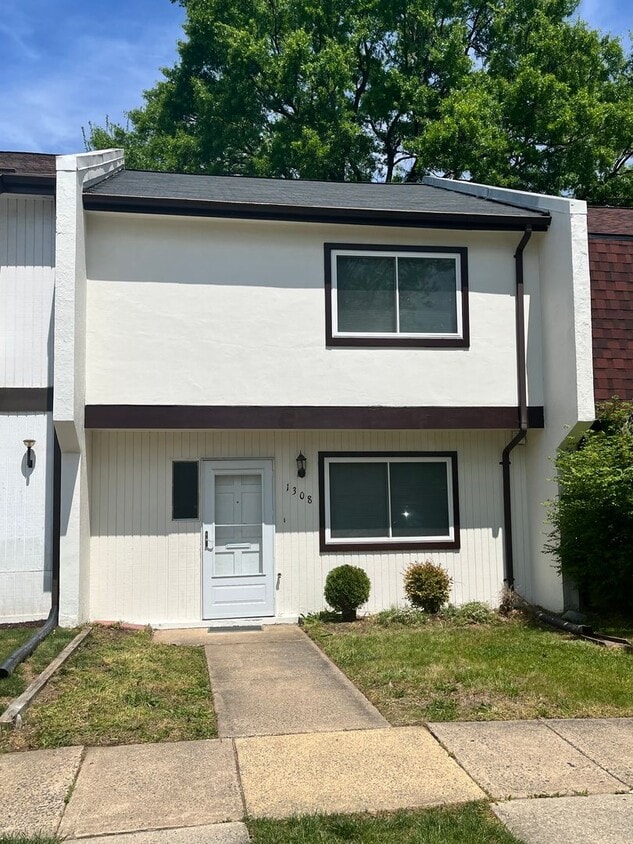 Updated Townhouse In Herndon - Updated Townhouse In Herndon