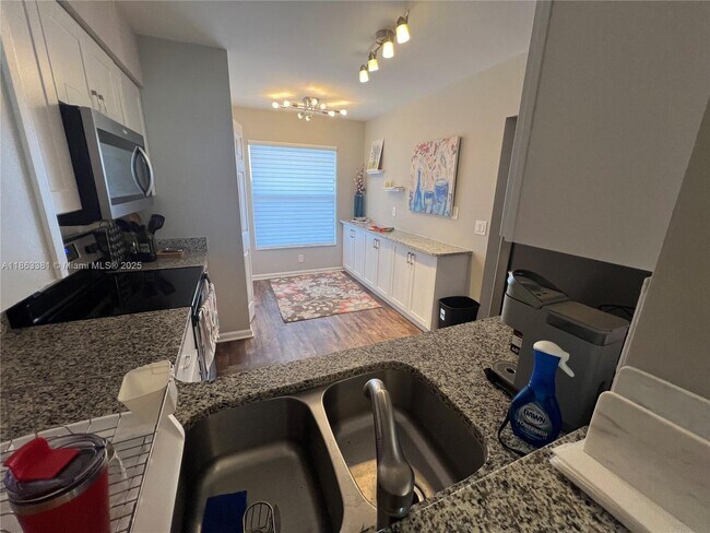 Building Photo - 14527 Bonaire Blvd