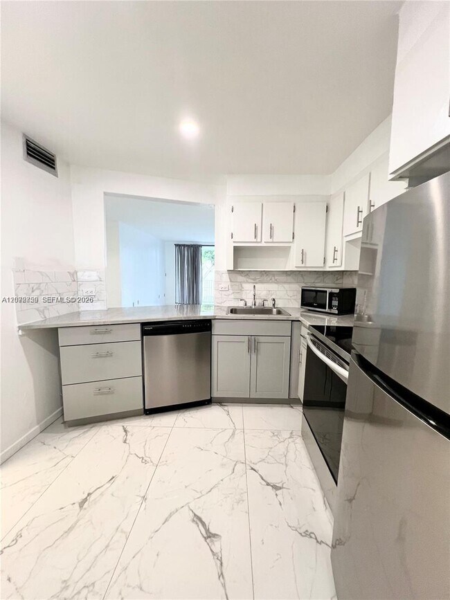 Foto del edificio - 1710 NE 191st St