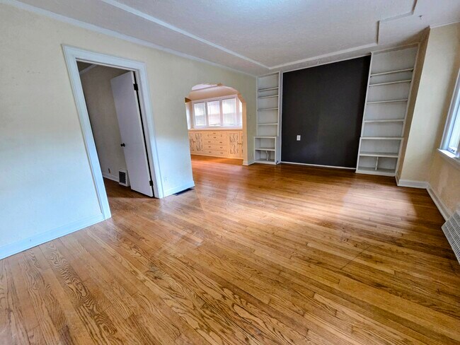 Building Photo - 4112 N Woodburn St