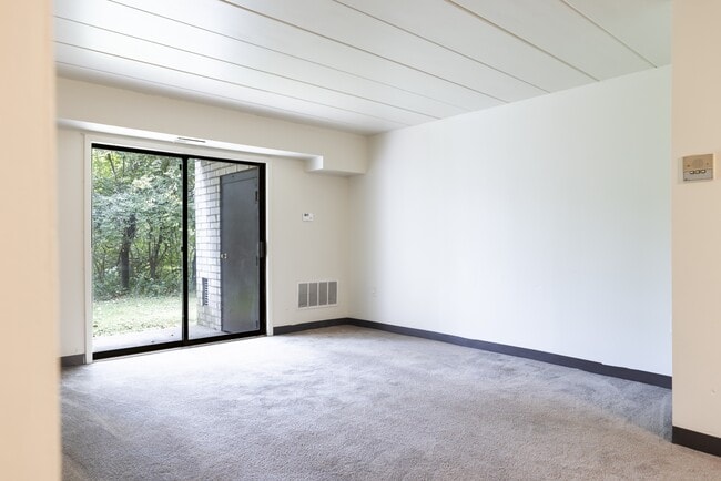 Building Photo - Highland Manor Apartments