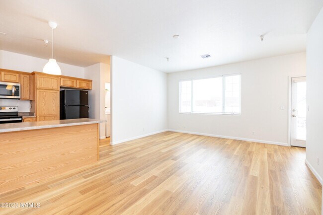Building Photo - 2376 W Silverton Dr