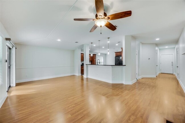 Building Photo - 1207 Hughmont Dr