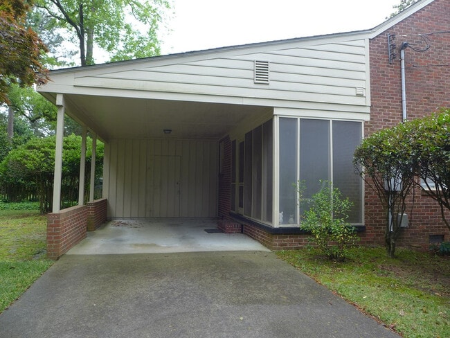 Building Photo - 100 S Andrews Ave