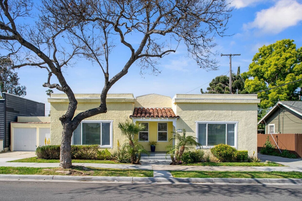 Foto principal - 3815 E 8th St