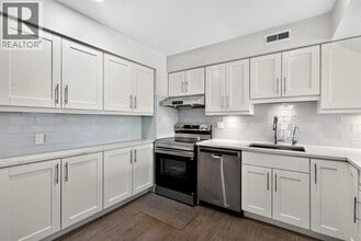 Building Photo - 7330 Coronado Dr