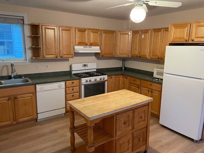 Building Photo - 146 Trenton St