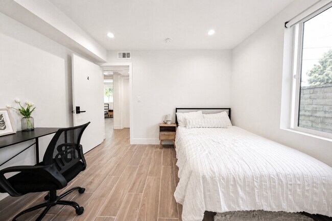 Foto del edificio - 1165-1167 W 37th Pl