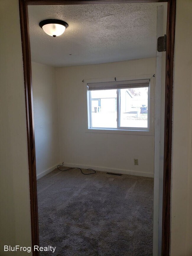 Building Photo - 3 br, 1 bath House - 411 4th St NW