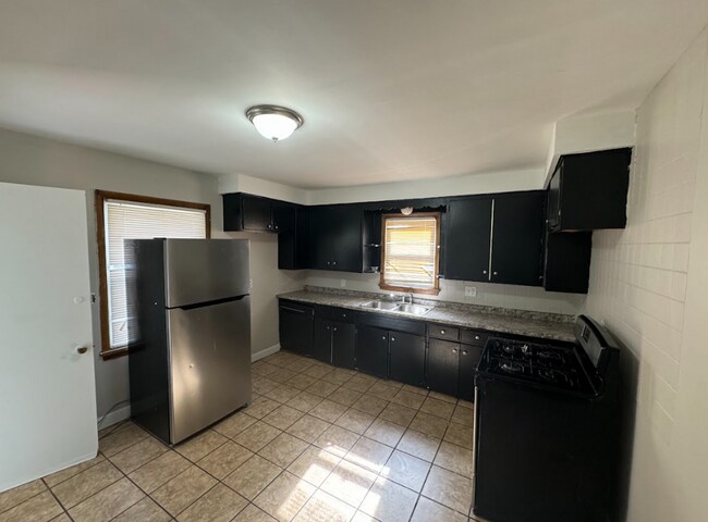 Foto del edificio - Single Family Home 3 beds 1 bath FOR RENT!