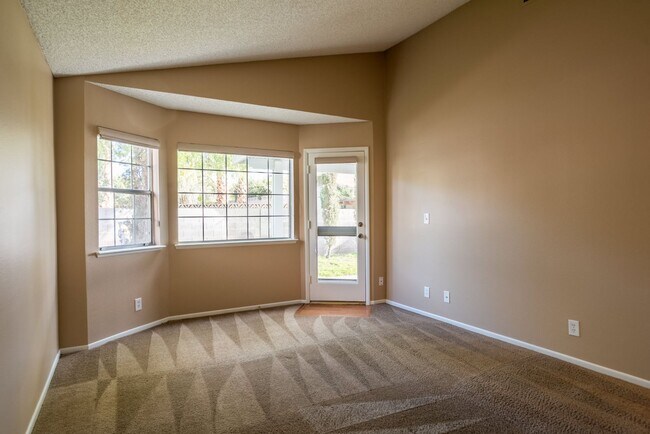 Foto del edificio - 2-Bedroom, 2-Bath House - Las Vegas, NV