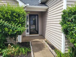 Building Photo - 10 Crestbrook Dr