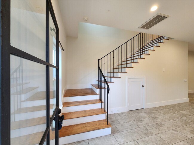 Building Photo - 2202 Lynnfield St