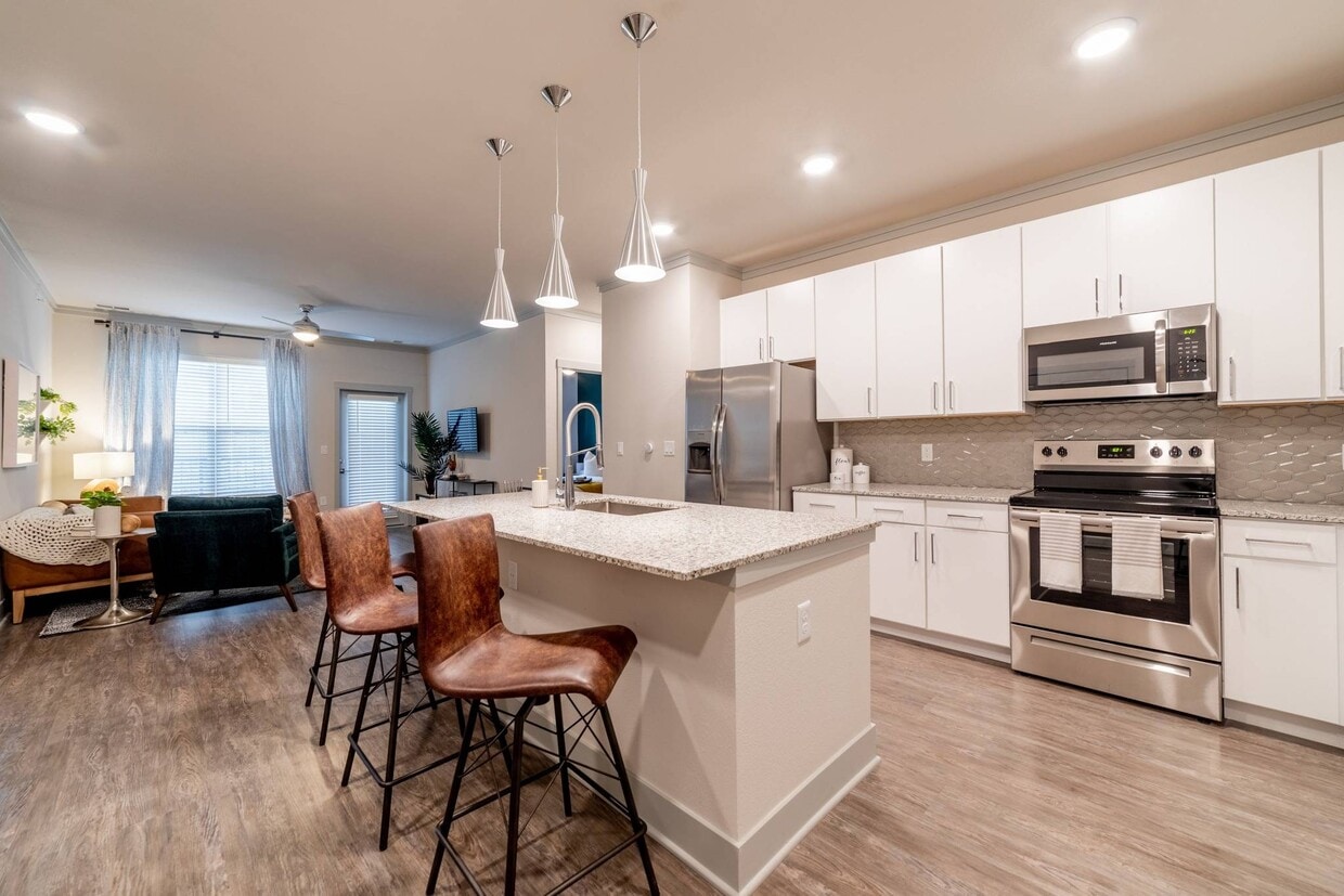 16001 Eagleview Dr, Lakeville, MN 55044