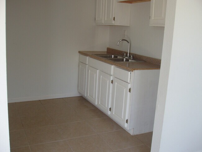 Building Photo - 138 Stella