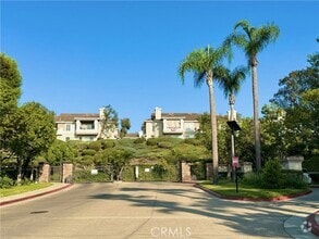 Building Photo - 1032 S Sundance Dr