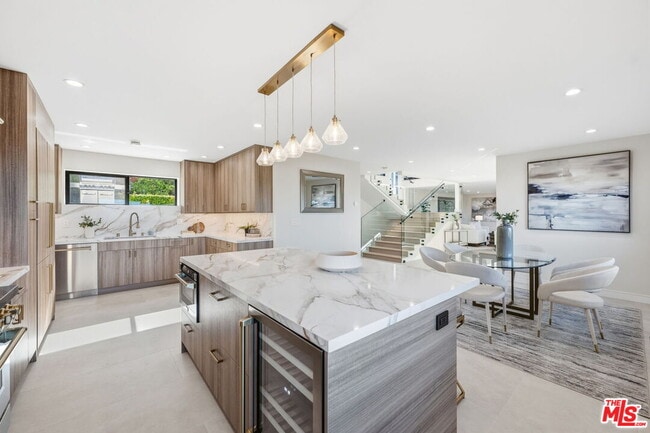 Foto del edificio - 3465 Valley Meadow Rd