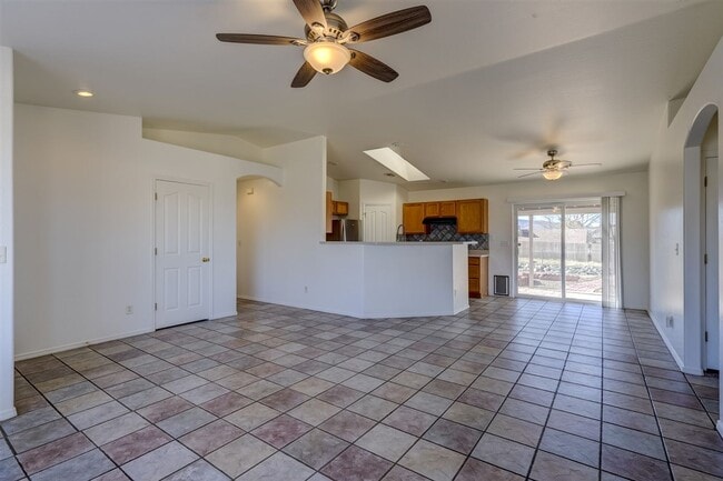 Building Photo - 3 bed, 2 bath home in Prescott Valley