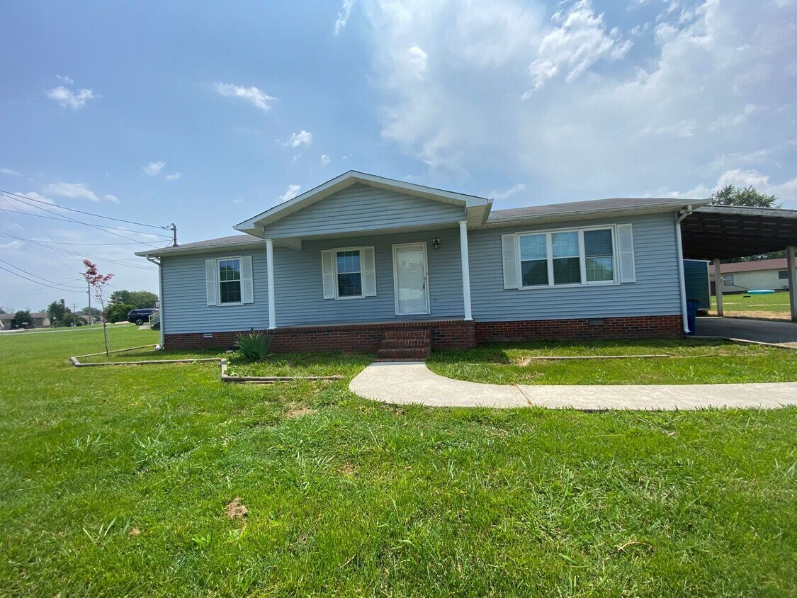 Primary Photo - 3 Bedroom 2 Bath Available Now