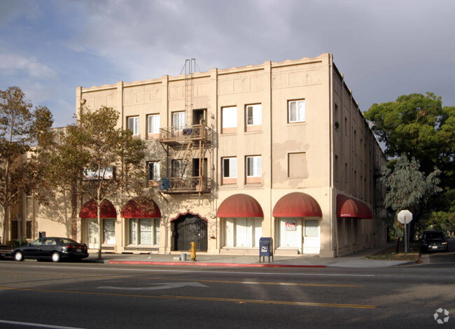 Building Photo - 1001-1005 S Central Ave