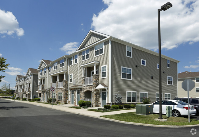 Building Exterior - The Avery Townhome Apartments