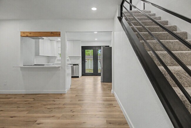 Foto del edificio - 4 bedroom 2 bath completely remodeled