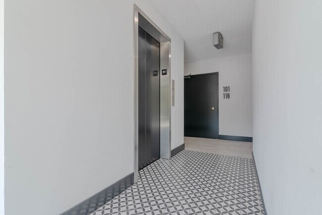 Foto del edificio - 8011 Romaine St