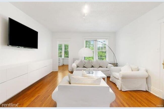 Building Photo - 3 br, 1 bath Condo - 6328 Northwood Ave 2n...