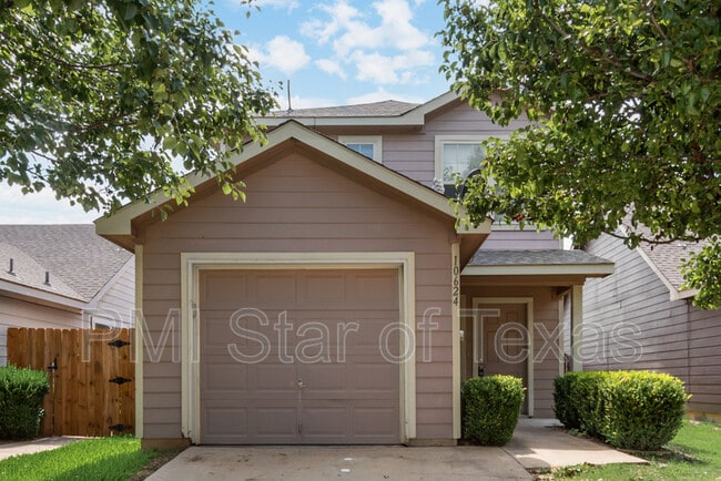 Photo - 10624 Many Oaks Dr House