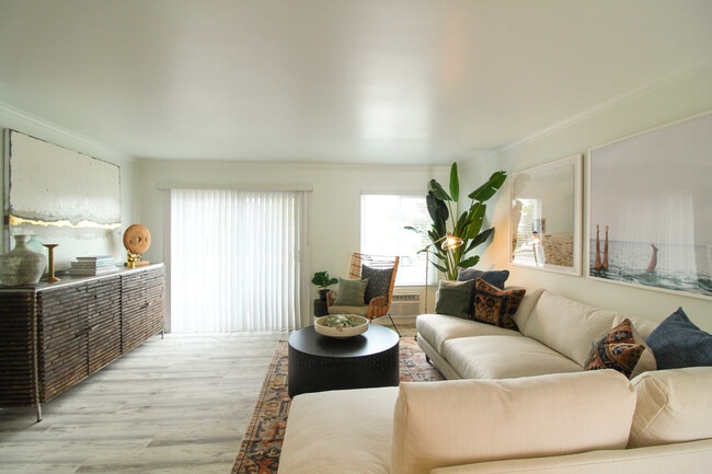 Foto del edificio - 1606 Westcliff Dr.