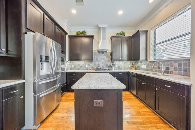 Foto del edificio - 615 W 27th St