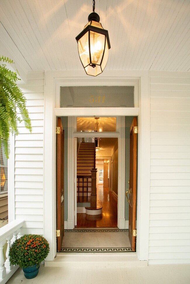 Foto del edificio - 531 Hampton Pl