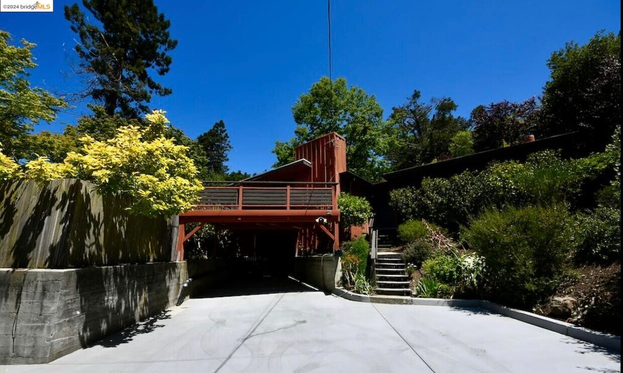 Primary Photo - 25 Sunset Dr