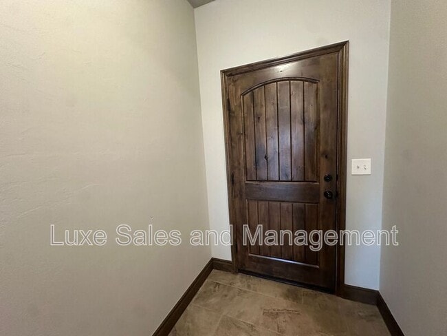 Building Photo - 14008 Northwood Vlg