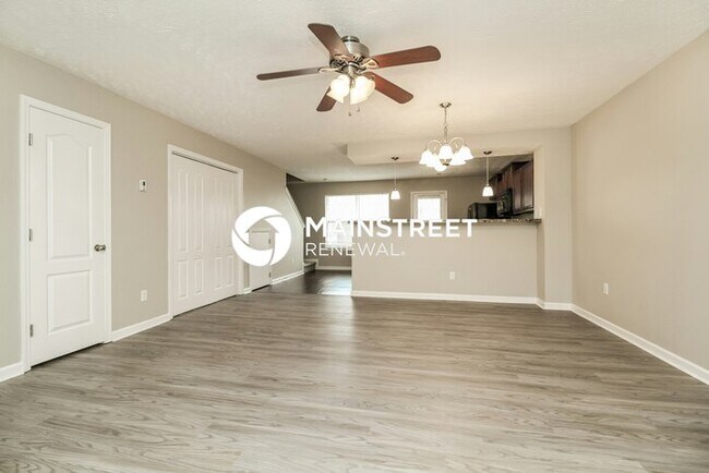 Foto del edificio - 3 Bedroom Pet-Friendly Home in La Vergne, TN with Main Street Renewal