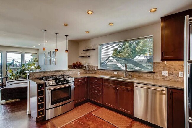 Foto del edificio - Spacious Phinney Ridge House with Amazing ...