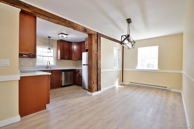 Building Photo - 162 Rockland Rd