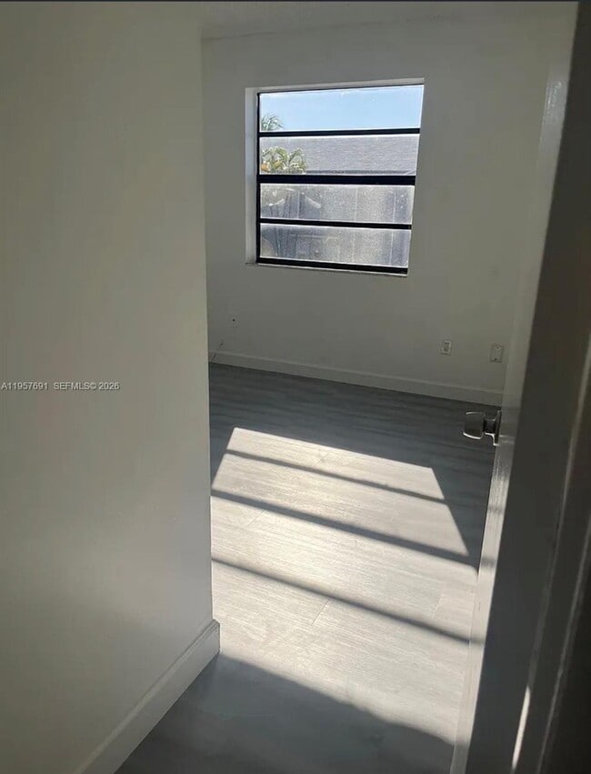 Foto del edificio - 975 N Franklin Ave