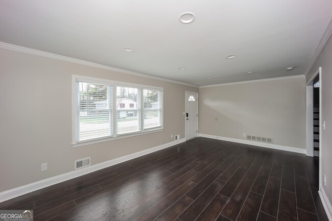 Building Photo - 3785 Benchmark Dr