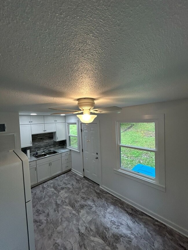 Building Photo - 3024 Brambleton Ave SW