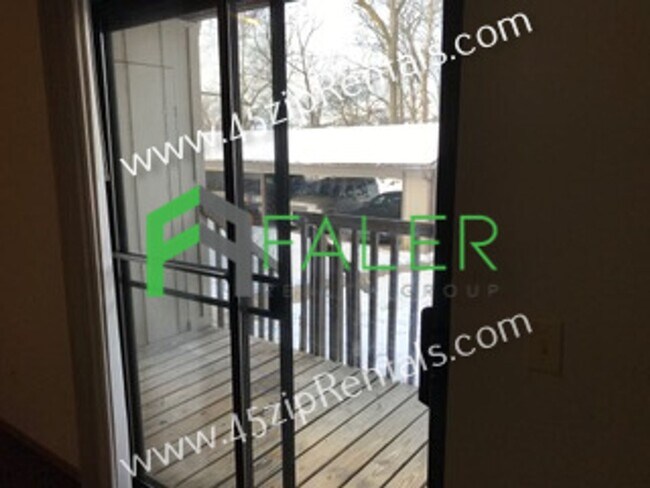 Building Photo - Spacious Ground Floor Condo with Patio