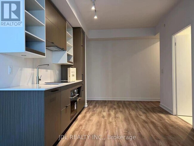 Photo du bâtiment - 805-820 EDWARD St