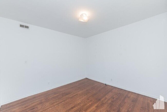 Foto del edificio - 2 bedroom in Chicago IL 60640