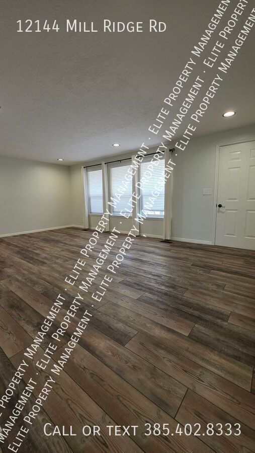 Foto del edificio - 12144 Mill Ridge Rd