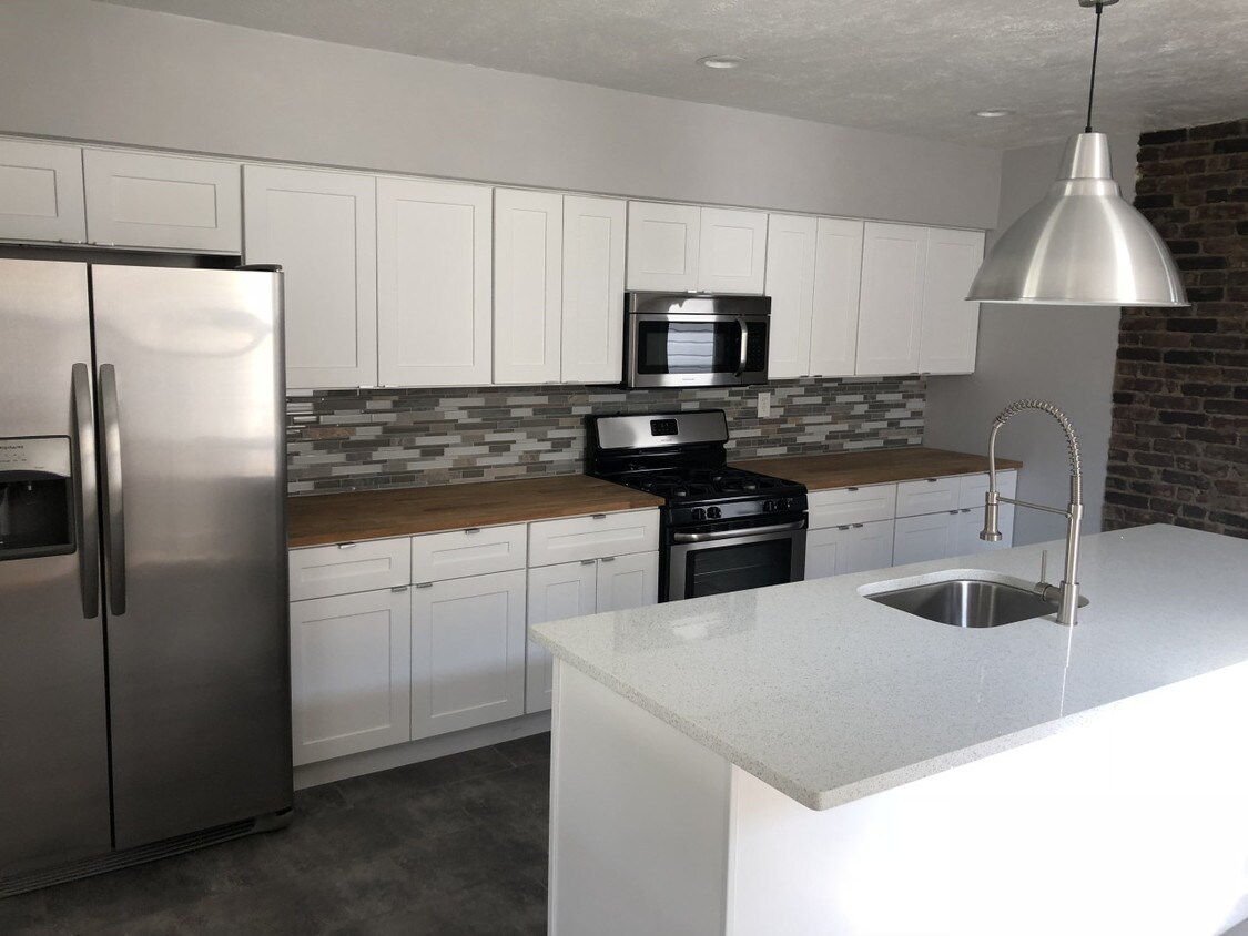 Primary Photo - 214 Mansfield Avenue